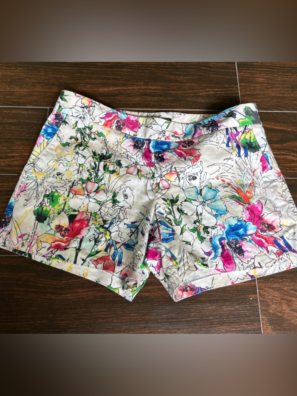 Express Shorts Womens sz 6 Floral Watercolor White Side Zip Casual Preppy Vacay